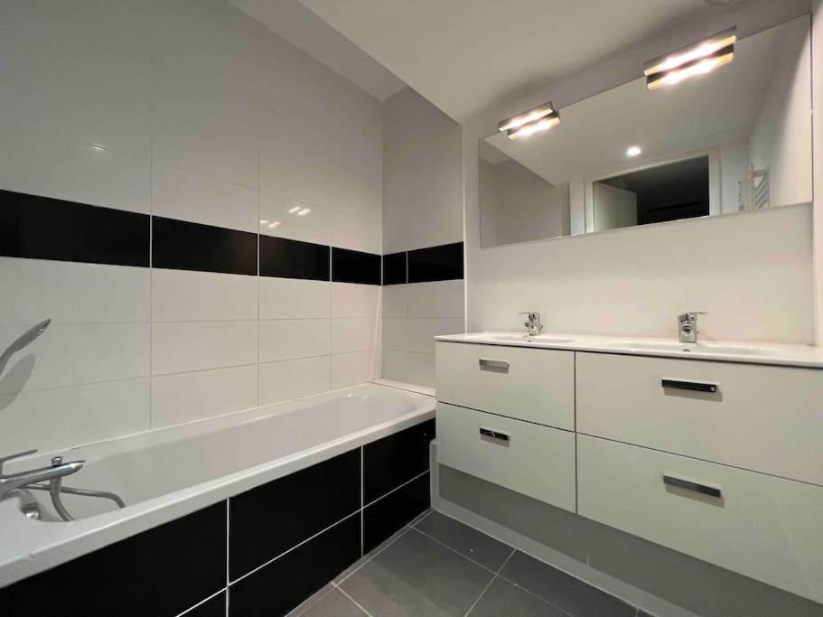 Appartement App Le Golf T3 Terrasse Wifi Pkg à Béziers Extérieur photo